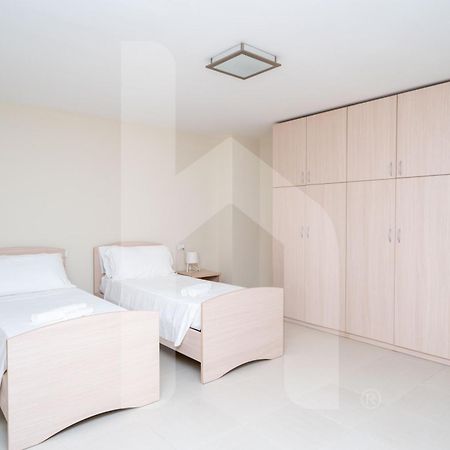 Homiday - Cerrano Park Resort ปีเนโต ภายนอก รูปภาพ